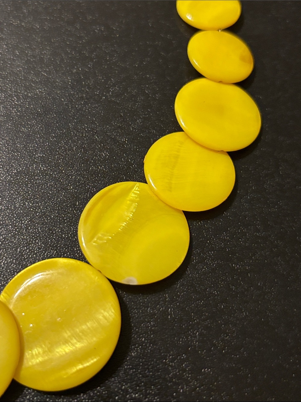Mother of Pearl Yellow Disc Statement Necklace Mod Pop Retro - Picture 4 of 16